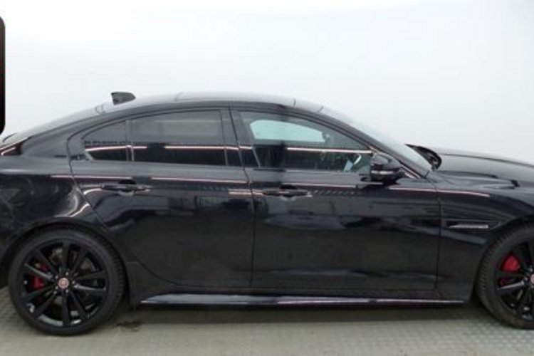 Jaguar XE XE R-DYNAMIC BLACK SCHIEBEDACH+MERIDIAN+360+LED+