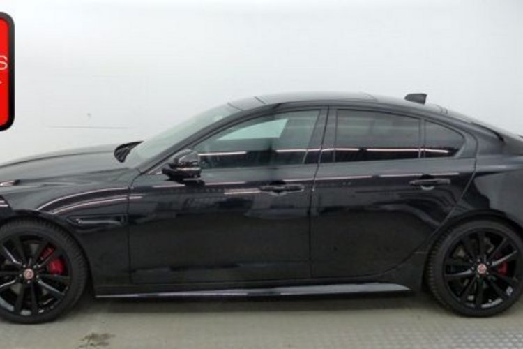 Jaguar XE XE R-DYNAMIC BLACK SCHIEBEDACH+MERIDIAN+360+LED+